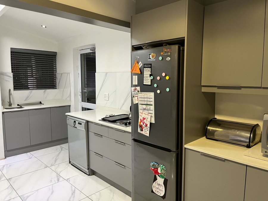3 Bedroom Property for Sale in Surrey Estate Western Cape